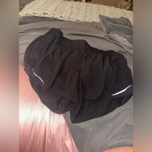 lululemon hotty hot shorts 2.5 inch
